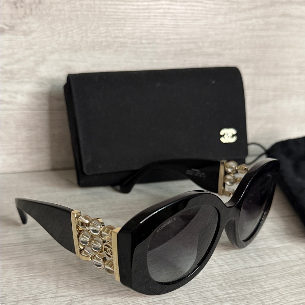 CHANEL 
Oval Sunglasses CH5543A
Full Inclusion - Picture 5 of 12